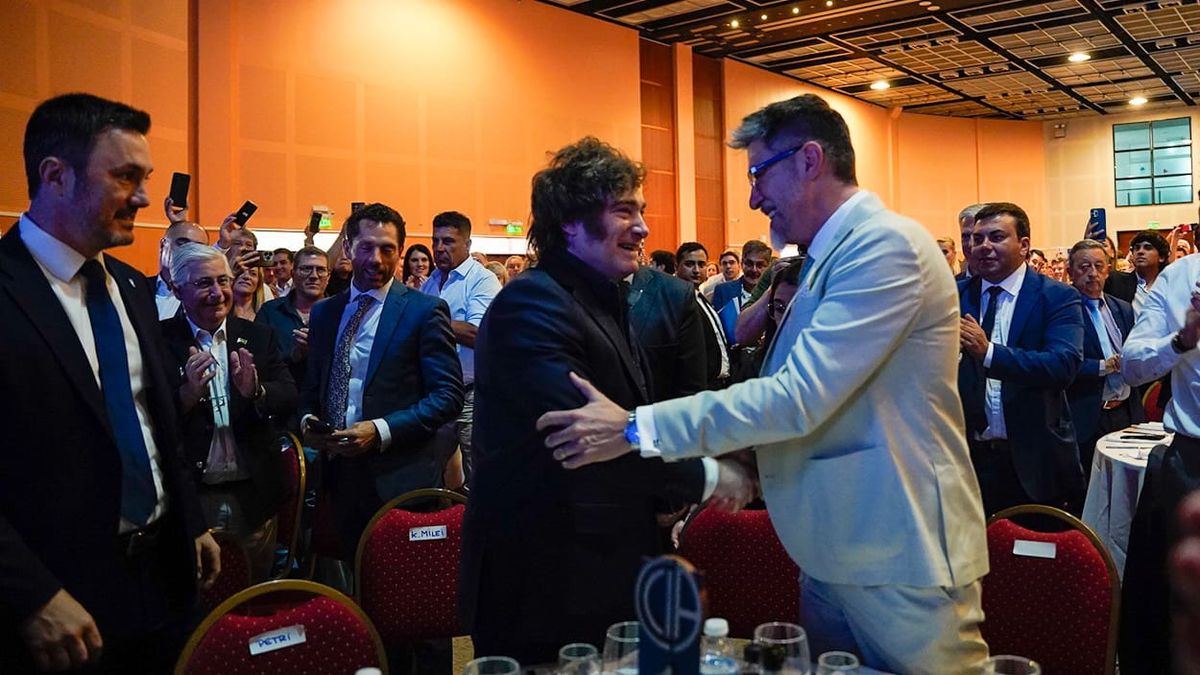 Javier Milei junto al presidente de la Cámara de San Rafael, Gabriel Brega. Luis Petri acompañó al Presidente. Javier Milei junto al presidente de la Cámara de San Rafael, Gabriel Brega. Luis Petri acompañó al Presidente.