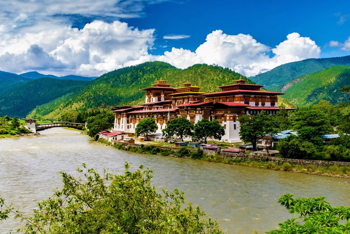 Bután​ es un país del sur de Asia ubicado en la cordillera del Himalaya.
