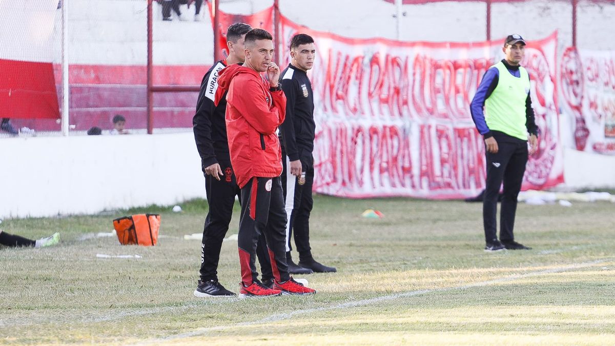 Abdo Alí dirigió al equipo en forma interina y lo hizo muy bien, con un empate y un triunfo. Ahora será el ayudante de campo de Aldo Bolado. Abdo Alí dirigió al equipo en forma interina y lo hizo muy bien, con un empate y un triunfo. Ahora será el ayudante de campo de Aldo Bolado.