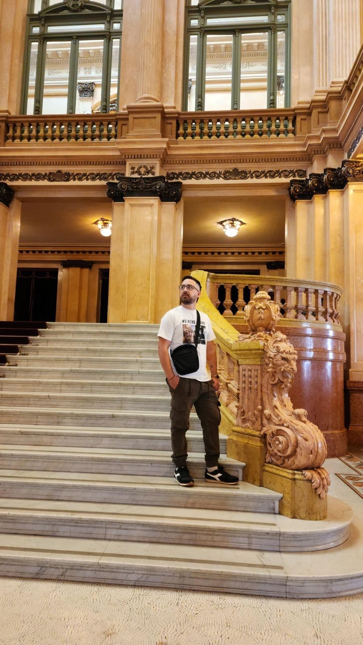 Marengo en una de sus visitas al Teatro Colón en Buenos Aires. Dice que allá los influencers están mejor valuados que en Mendoza. Marengo en una de sus visitas al Teatro Colón en Buenos Aires. Dice que allá los influencers están mejor valuados que en Mendoza.