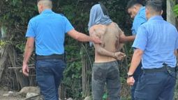 El hombre fue detenido tras recibir la golpiza en su contra. El hombre fue detenido tras recibir la golpiza en su contra.