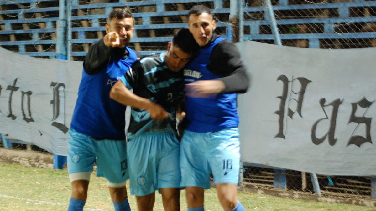El Celeste logró un triunfo clave en su estadio ante Argentino y avanzó de ronda.