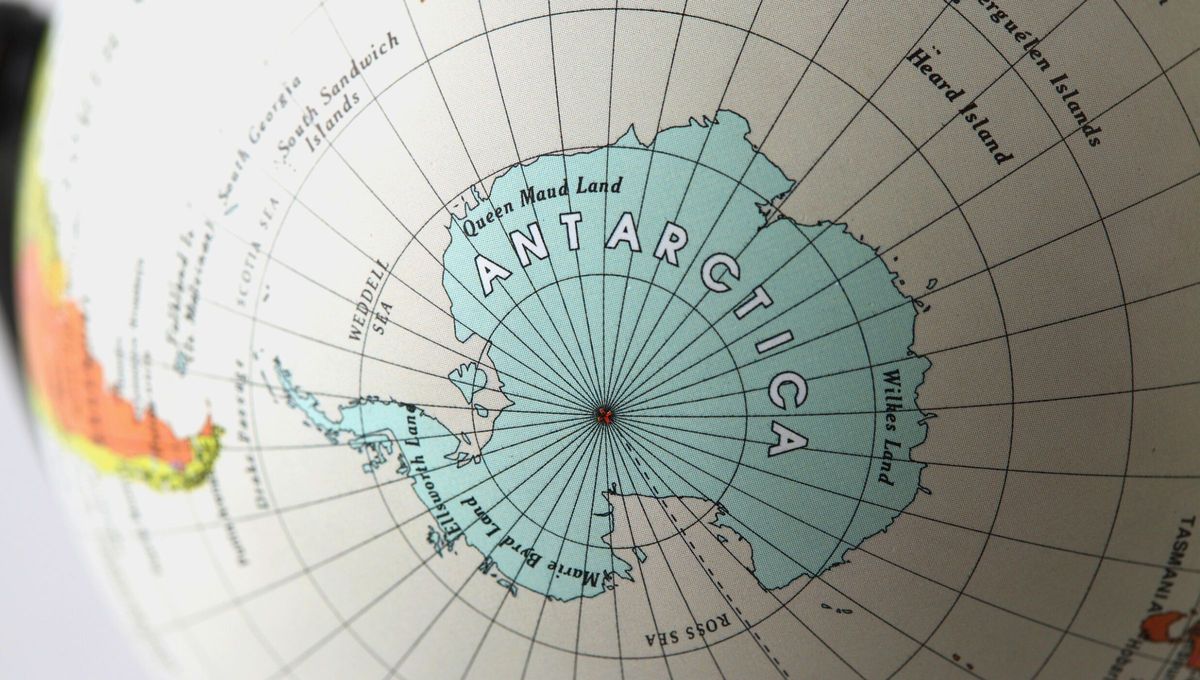 La importancia de este sistema no solo se relaciona con su volumen, sino también con su papel clave en el sistema climático global. La importancia de este sistema no solo se relaciona con su volumen, sino también con su papel clave en el sistema climático global. 