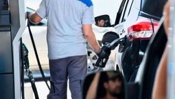 No todos saben qué significa cargar nafta y bajarse del auto en la estación de servicio, o permanecer arriba del vehículo. No todos saben qué significa cargar nafta y bajarse del auto en la estación de servicio, o permanecer arriba del vehículo.