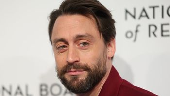 Recibió 2 nominaciones a los Globos de Oro, y es una extraña comedia que brilla en Prime Video