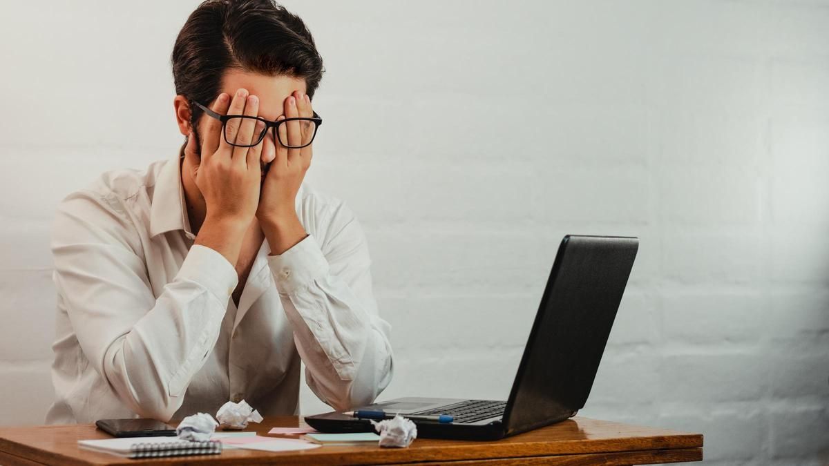 Nuestra productividad se ve afectada por la falta de sueño. Nuestra productividad se ve afectada por la falta de sueño.