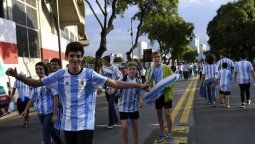 ¡Se abrieron las puertas del Monumental! Ya se palpita Argentina-Chile