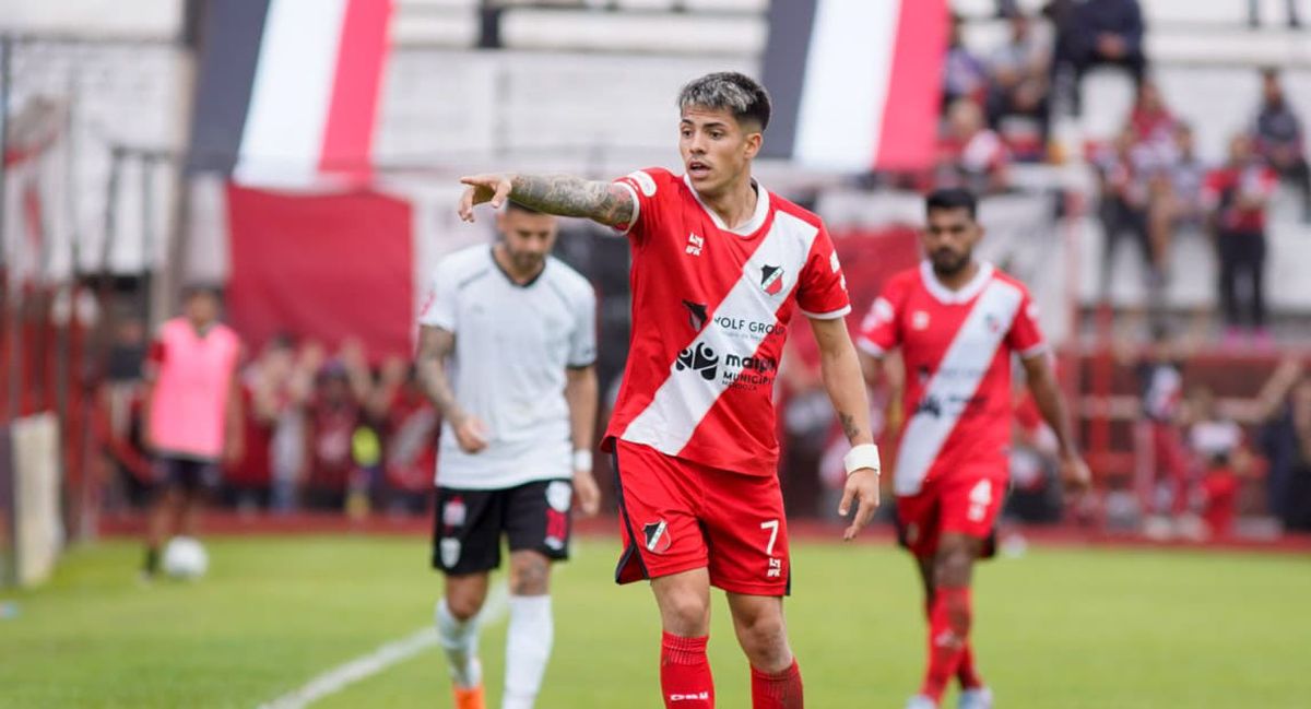 Santiago González es uno de los jugadores más representativos que tiene el Deportivo Maipú. Santiago González es uno de los jugadores más representativos que tiene el Deportivo Maipú.