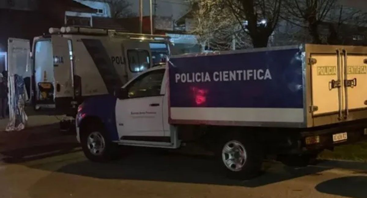 Un motociclista murió degollado por un cable atravesado en la calle, atado entre dos árbolas, y tratan de identificar a los autores del crimen Un motociclista murió degollado por un cable atravesado en la calle, atado entre dos árbolas, y tratan de identificar a los autores del crimen