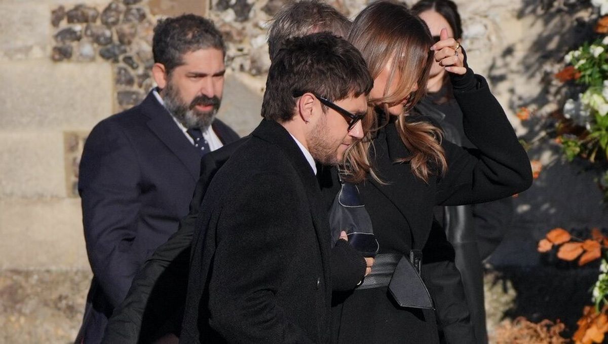Niall Horan acudió al funeral de Liam Payne con su pareja. Imagen de Reuters. Niall Horan acudió al funeral de Liam Payne con su pareja. Imagen de Reuters.
