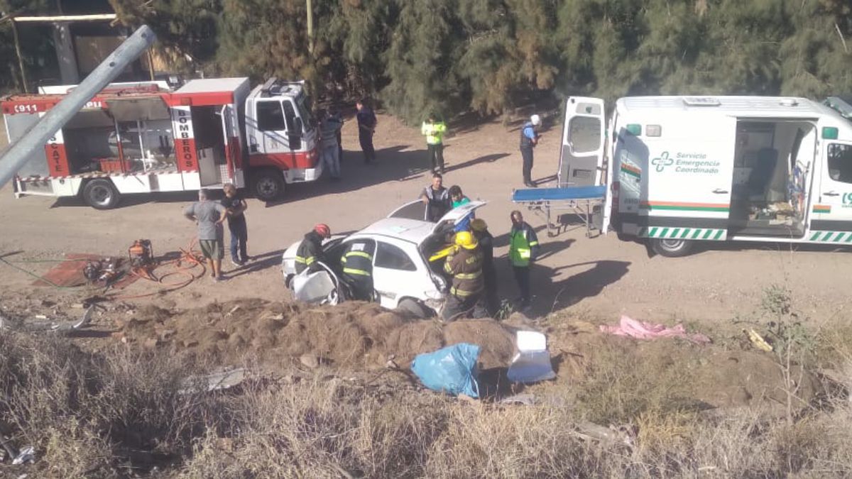 Así quedó el Corsa tras el accidente en Maipú.