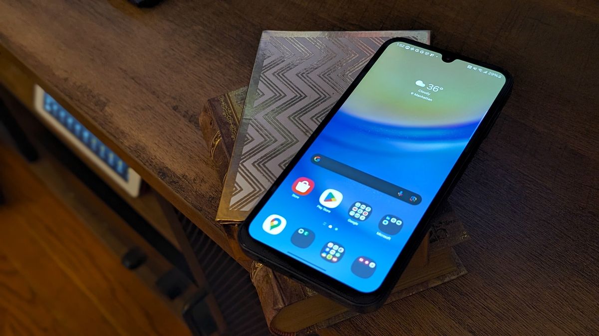 Este teléfono de Samsung ofrece mucho por muy poco precio.