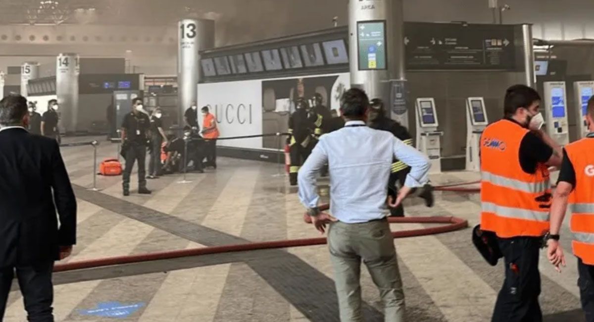 Furioso ataque de un hombre en un aeropuerto: rompió monitores y provocó un incendio