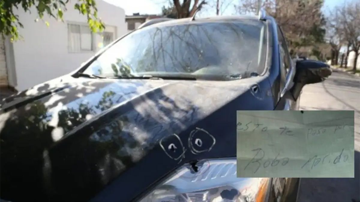 Le balearon la camioneta y le dejaron un papelito: 