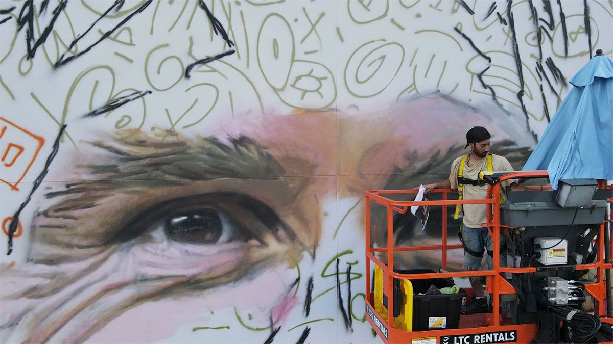 Un nuevo mural de Messi en Miami recibió la visita de David Beckham.