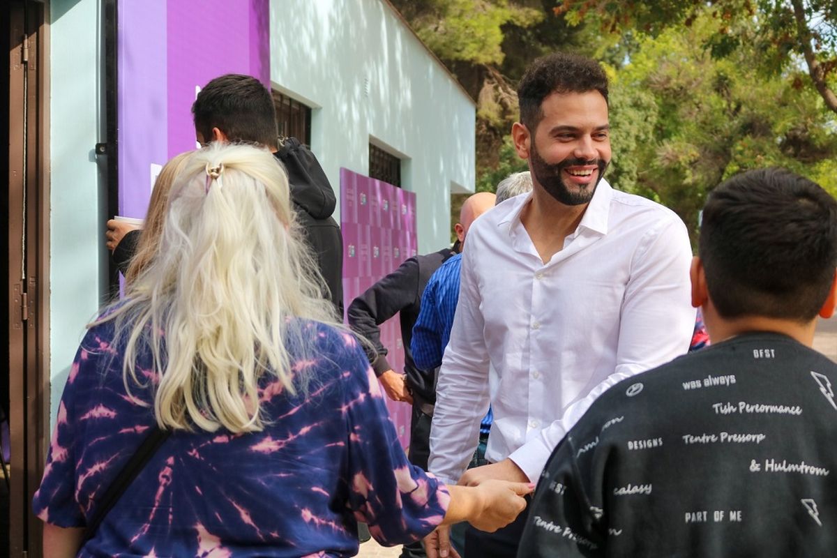 Leo Fernández, candidato a intendente de Santa Rosa por Cambia Mendoza. Leo Fernández, candidato a intendente de Santa Rosa por Cambia Mendoza.