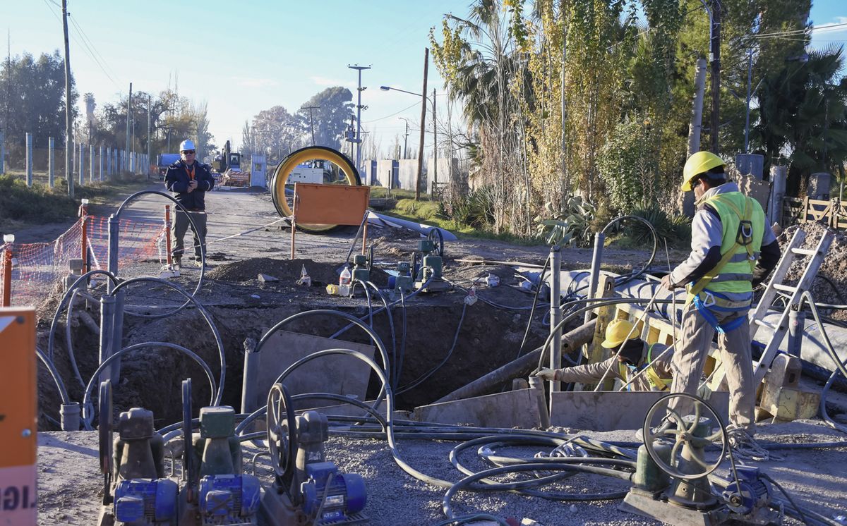 AYSAM podrá continuar arrojando efluentes al Pescara hasta el 30 de junio para dar solución al colapso de la colectora en Los Corralitos. AYSAM podrá continuar arrojando efluentes al Pescara hasta el 30 de junio para dar solución al colapso de la colectora en Los Corralitos.