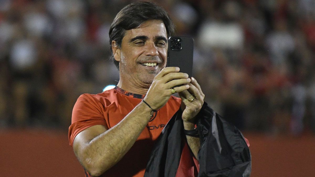 Javier Sanguinetti dejó de ser el DT de Newell's en la Liga Profesional