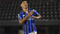 Nicolás Laméndola marcó un doblete para Atlético Tucumán en la goleada sobre Independiente de Avellaneda.