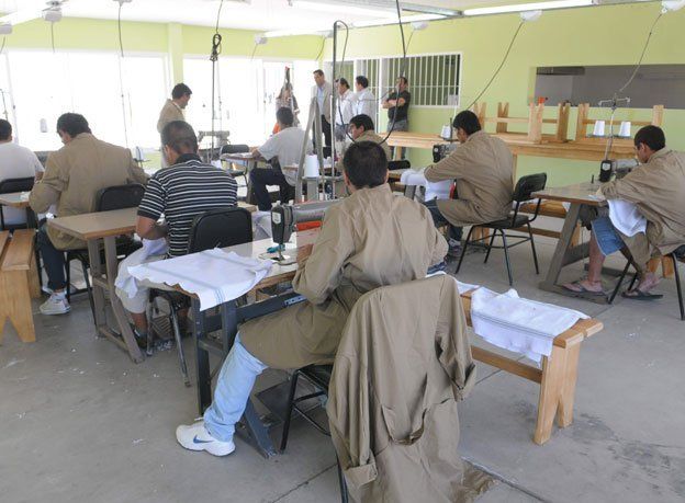 En el penal de Almafuerte funciona ya un taller en el que se emplean varios de los internos que se alojan allí. 