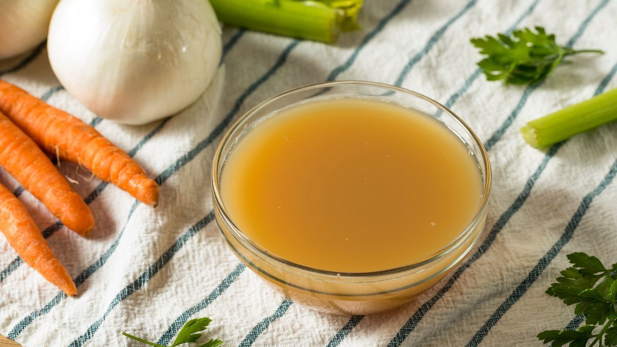 Combate la anemia con este caldo con vitamina C y colágeno