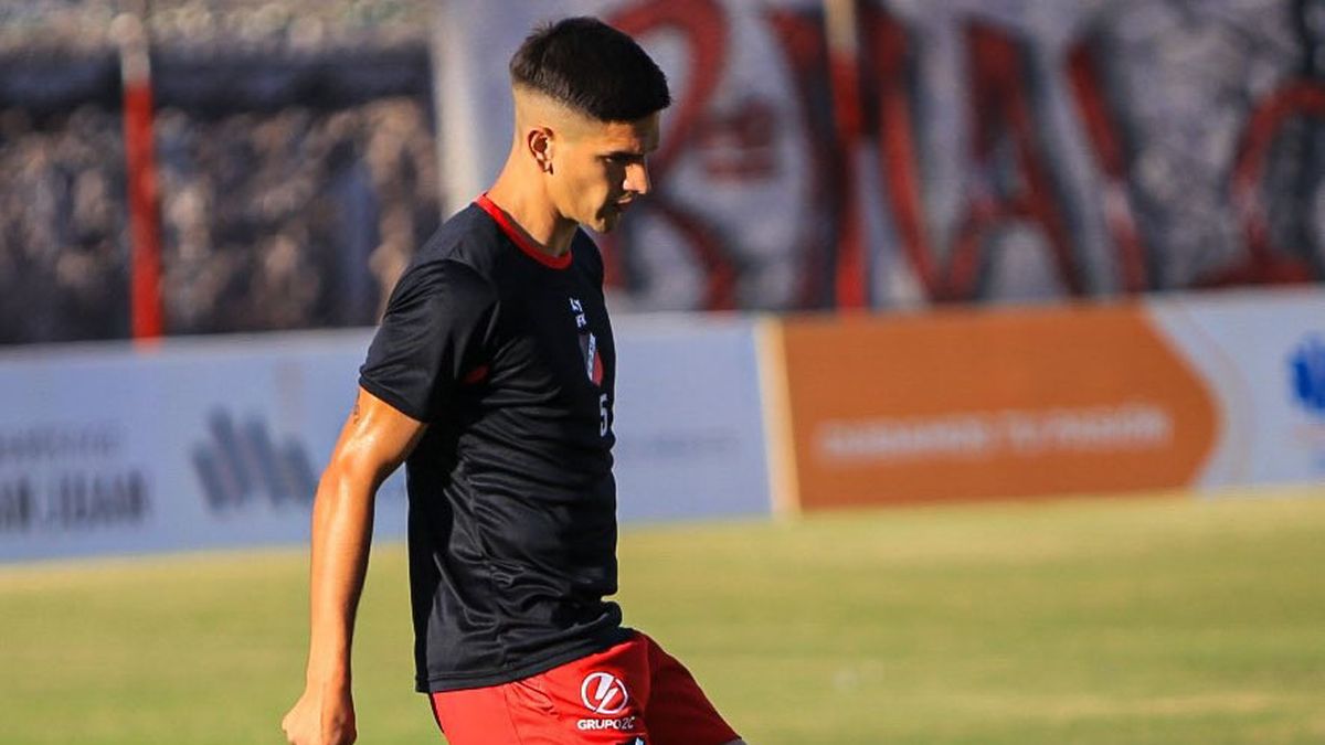Juan Pablo Gobetto es el goleador del Deportivo Maipú.