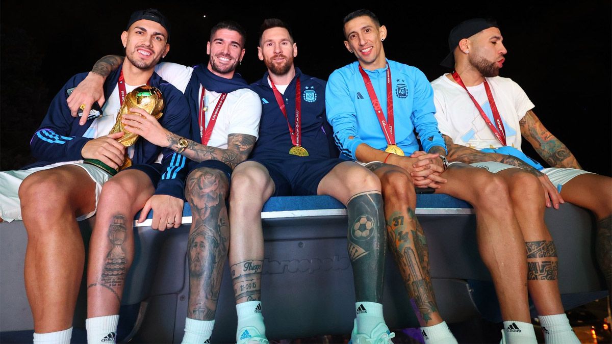 Una multitud recibió a la Selección argentina, flamante campeona del Mundial Qatar 2022.