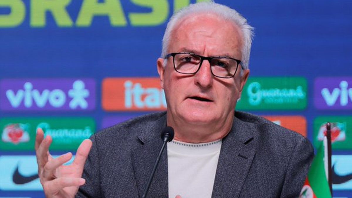 El DT Dorival Junior convocó a 23 futbolistas.