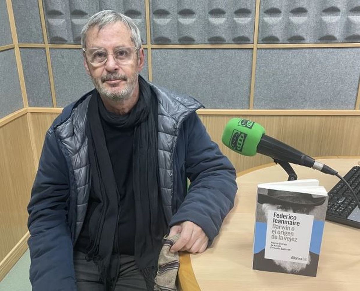 "No me gusta ser tan viejo como soy", dice con humor el escritor. "No me gusta ser tan viejo como soy", dice con humor el escritor.