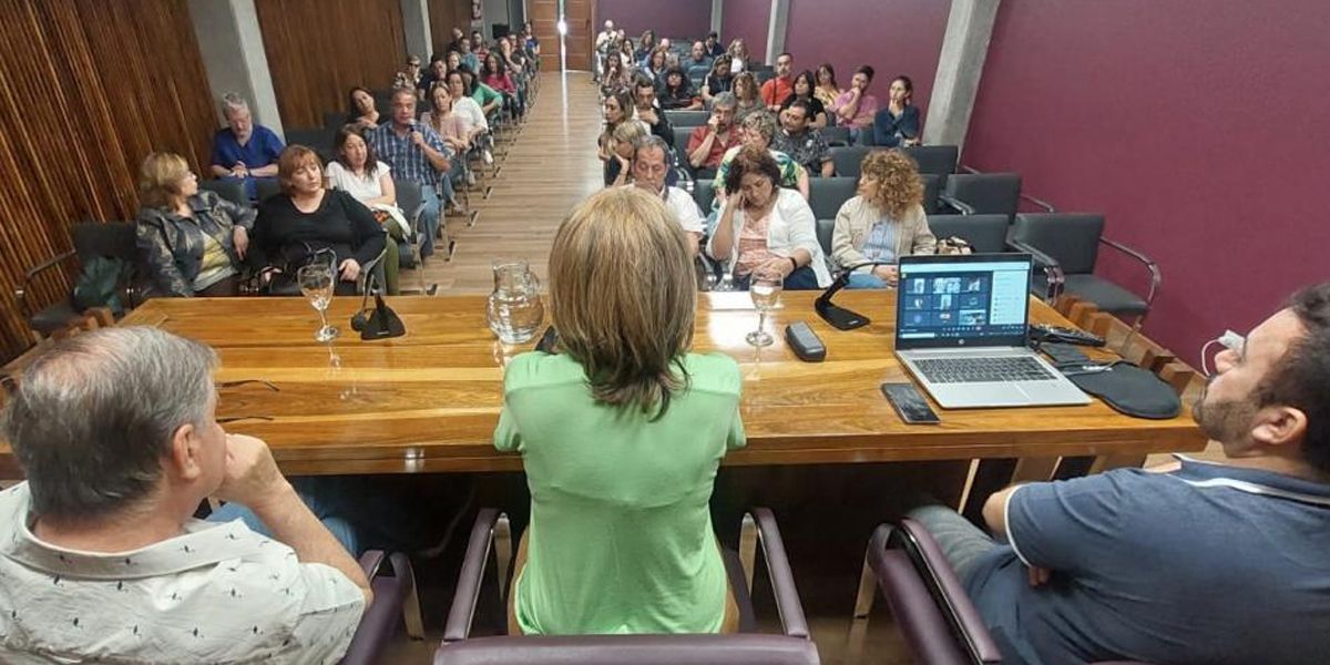AMPROS decidió en asamblea el paro anunciado para el miércoles próximo. AMPROS decidió en asamblea el paro anunciado para el miércoles próximo.