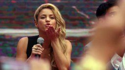 Shakira aplaza conciertos por supuestos problemas de salud