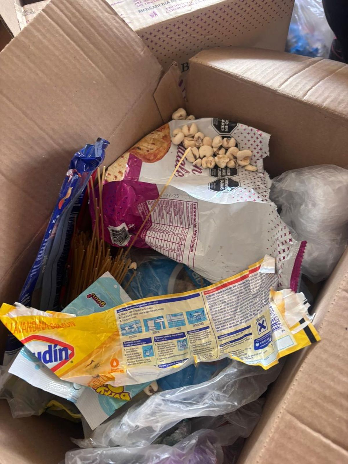 La gente del comedor Horneritos, de Las Heras, se apuró para tener la donación de ropa y comida, pero se llevaron una sorpresa. La gente del comedor Horneritos, de Las Heras, se apuró para tener la donación de ropa y comida, pero se llevaron una sorpresa.