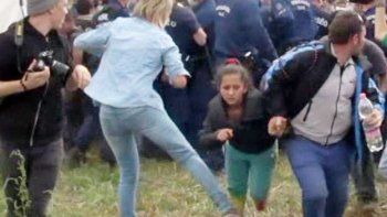La periodista húngara que golpeó a migrantes dijo que 