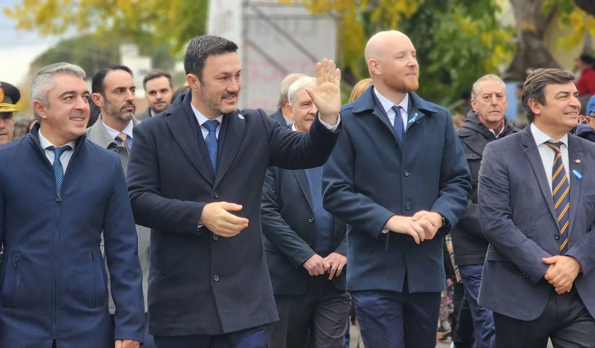 El ministro de Defensa, Luis Petri, cuando aún no era candidato vino a participar del aniversario de Luján de Cuyo, en donde compartió escenario con el intendente Esteban Allasino, Omar De Marchi y el ex jefe comunal Sebastián Bragagnolo. El ministro de Defensa, Luis Petri, cuando aún no era candidato vino a participar del aniversario de Luján de Cuyo, en donde compartió escenario con el intendente Esteban Allasino, Omar De Marchi y el ex jefe comunal Sebastián Bragagnolo.