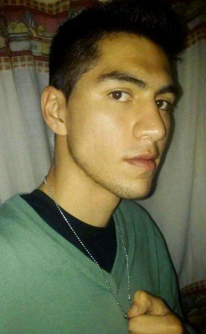 El estudiante buscado durante 40 horas apareció desnudo y tajeado