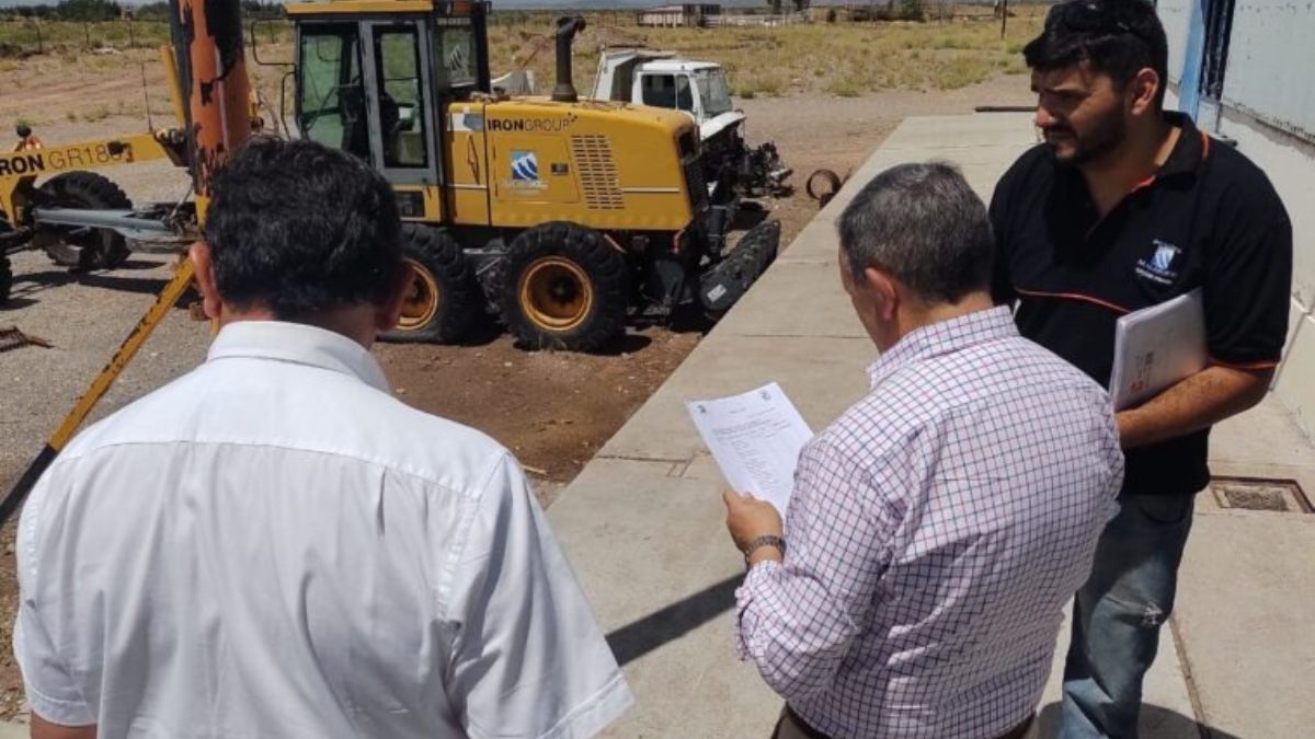 El intendente Celso Jaque puso como prioridad de gestión la recuperación del parque automotor del municipio. Foto: Diario de Malargüe.