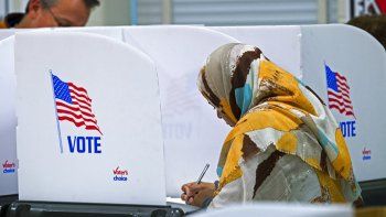 Demoras, problemas técnicos y desconfianza en la jornada electoral de EEUU