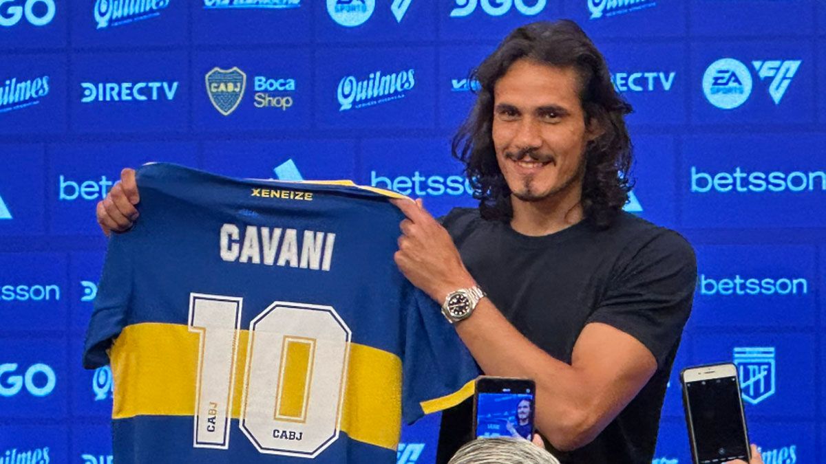 Edinson Cavani posó con la 10 de Boca Edinson Cavani posó con la 10 de Boca