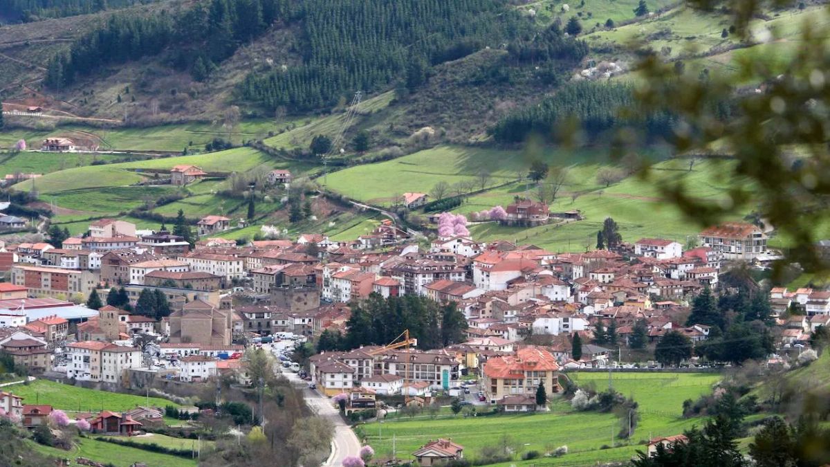 El pueblo más bonito, que está en Cantabria y sorprende con su gastronomía