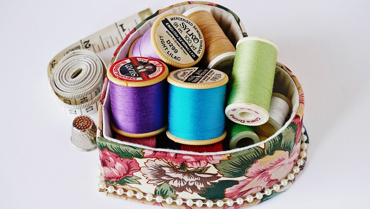 Utiliza siempre agujas de diferentes medidas para evitar daños en la ropa Utiliza siempre agujas de diferentes medidas para evitar daños en la ropa