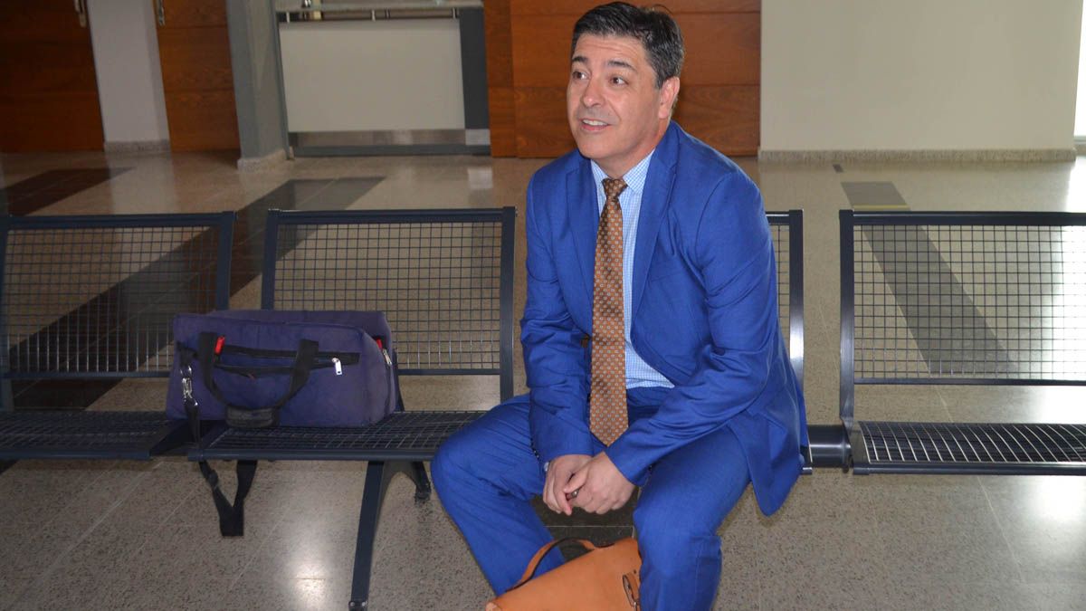 El abogado Enrique Zabala, quien defendió al pintor Gastón El Perejil Zárate, al momento de ser detenido e imputado sin prueblas concretas por el asesinato de Nora Dalmasso, en Río Cuarto