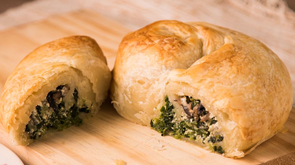 Los rolls de espinaca y queso son ricos, cremosos y saludables, una receta ideal para incluir en la dieta. Foto: gentileza Tastemade.