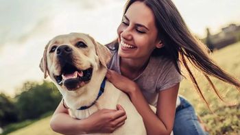 Una familia multimillonaria busca una niñera para sus perros y paga una fortuna
