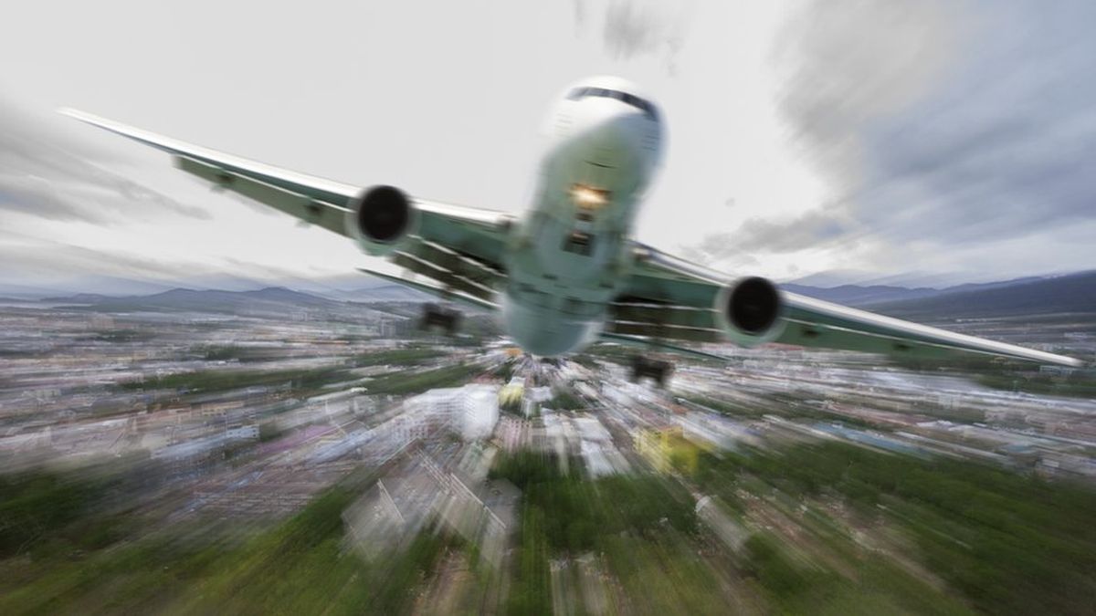 La turbulencia se siente más en las partes trasera y delantera del avión