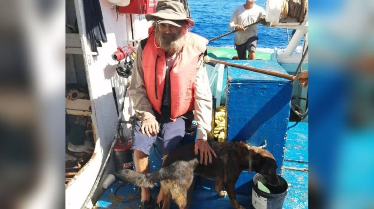 Rescataron cerca de las costas de México a un náufrago australiano y su perra luego de estar tres meses a la deriva en altamar Rescataron cerca de las costas de México a un náufrago australiano y su perra luego de estar tres meses a la deriva en altamar