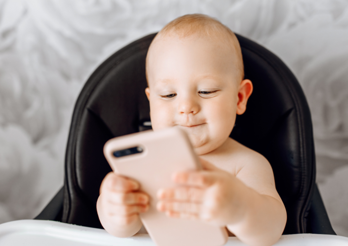 Hay que limitar las pantallas en bebés y niños. Hay que limitar las pantallas en bebés y niños.