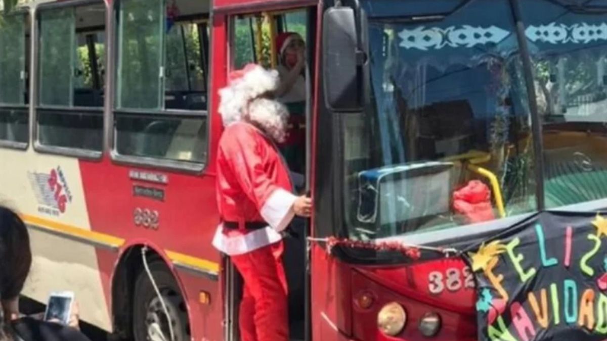 Papá Noel estaba en el momento indicado en Castelar, para evitar que dos conductores se pelearan por un incidente de tránsito
