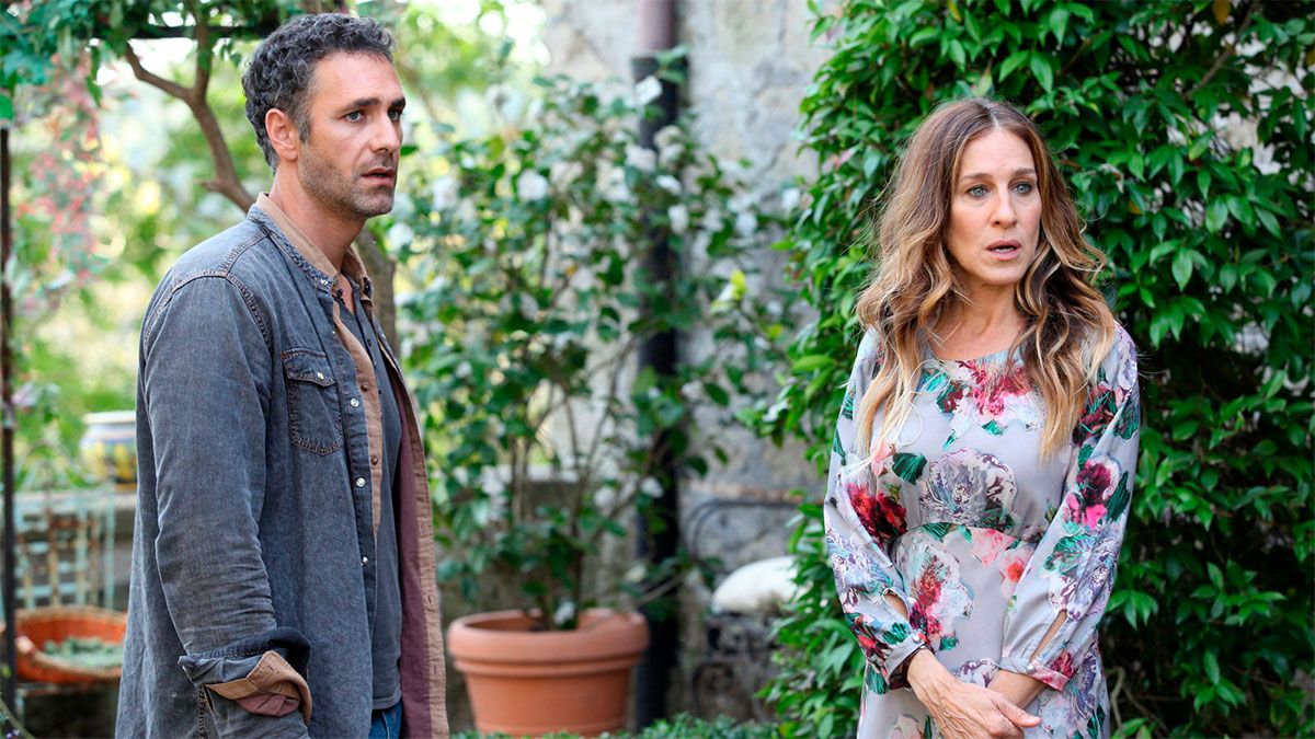 Maggie (Sarah Jessica Parker) se reencuentra con un antiguo amante, Luca (Raoul Bova).