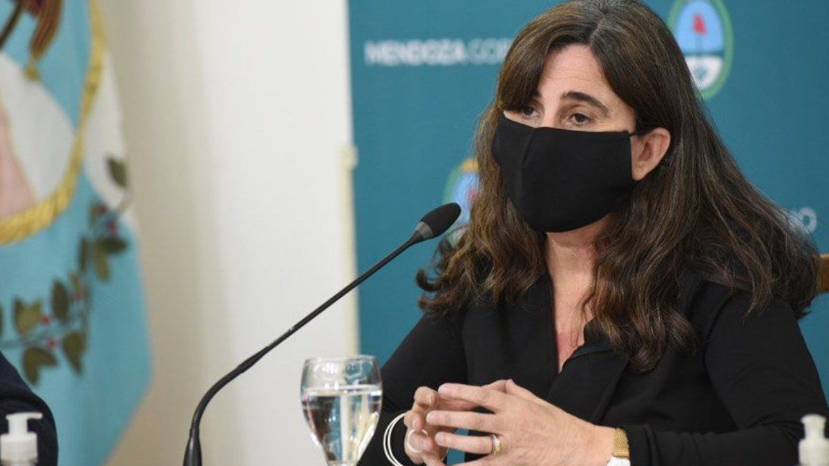 La ministra, Ana María Nadal, anunció que vacunarán a los mayores de 45 años sin comorbilidad
