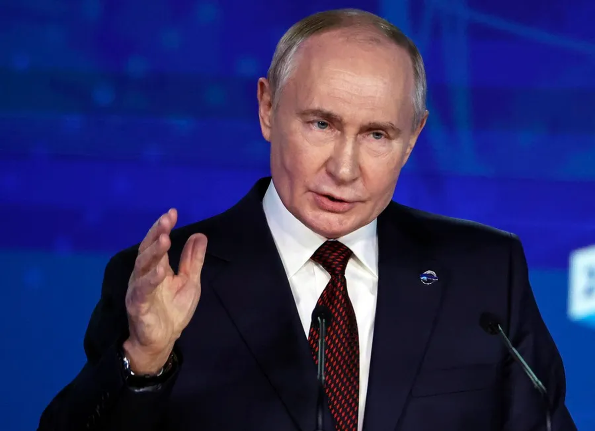 Vladimir Putin pronuncia su discurso durante una sesión plenaria en Sochi, región de Krasnodar, Rusia. Crédito: EFE/EPA/MAXIM SHIPENKOV/ Archivo.